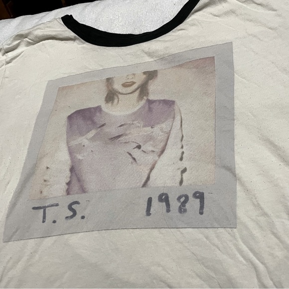 Taylor Swift 1989 Tour Shirt Eras Vintage Plus Size - Picture 1 of 4